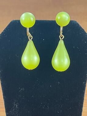 VTG Moonglow Lucite Teardrop Screw Back Earrings Atomic Mod Retro MCM